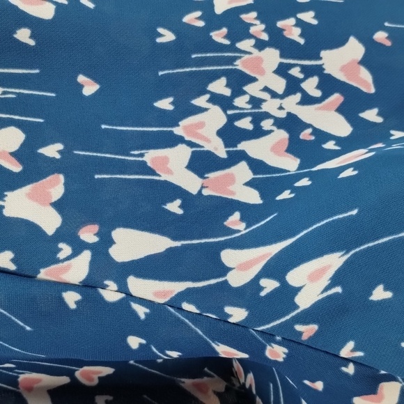 LC Lauren Conrad blue heart print 3/4 button down blouse size medium long sleeve - Picture 3 of 8